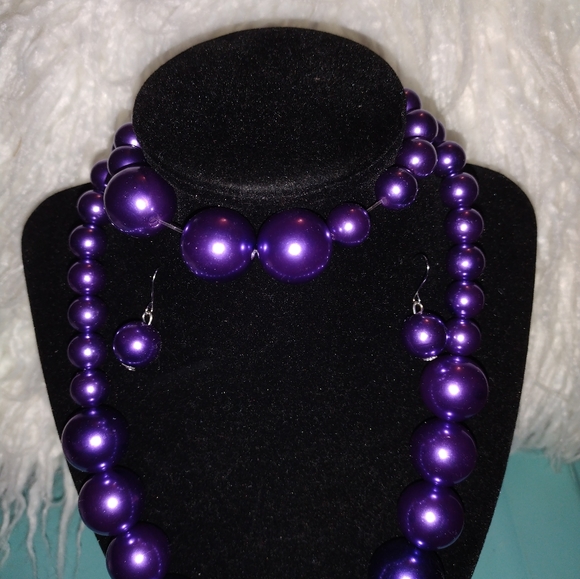 Fashion jewelry NWOT PURPLE necklace set - Picture 6 of 7
